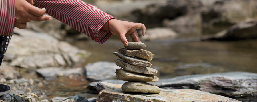 Stacking balancing rocks