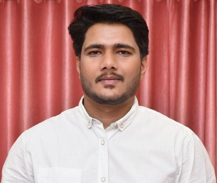 Headshot of Akhil Saini